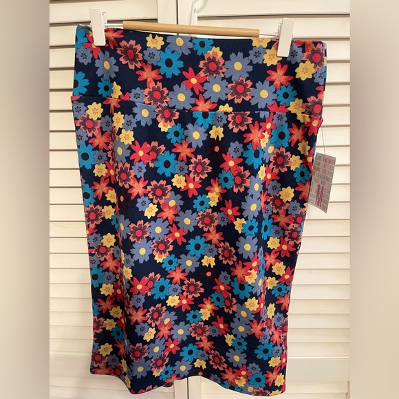 Lularoe Cassie Skirt Floral Size Medium NWT - Picture 1 of 5